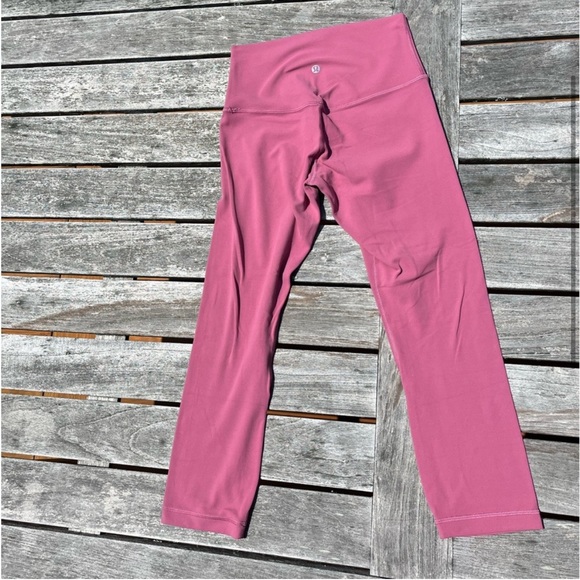 Lululemon Cropped Pink Leggings Yoga Pants - Picture 3 of 7